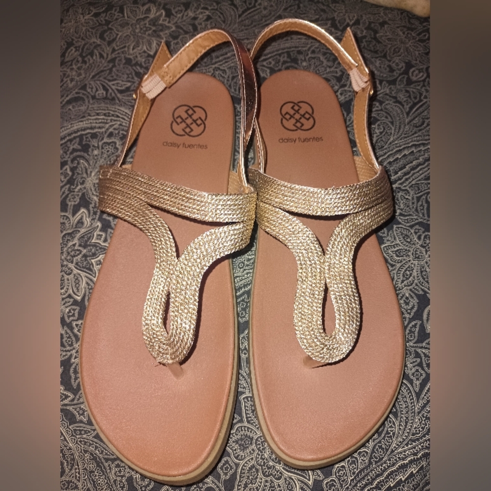 Daisy Fuentes Metallic Gold Sandals. Size 10W.